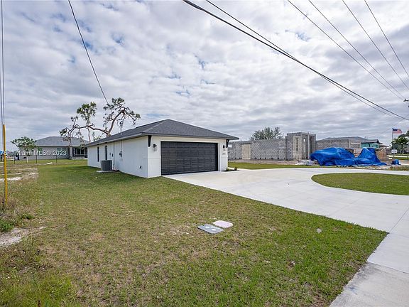 2nd image of 213 Chiquita Blvd N