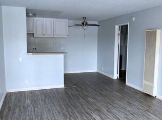 21106 Parthenia St #202, Canoga Park, CA 91304