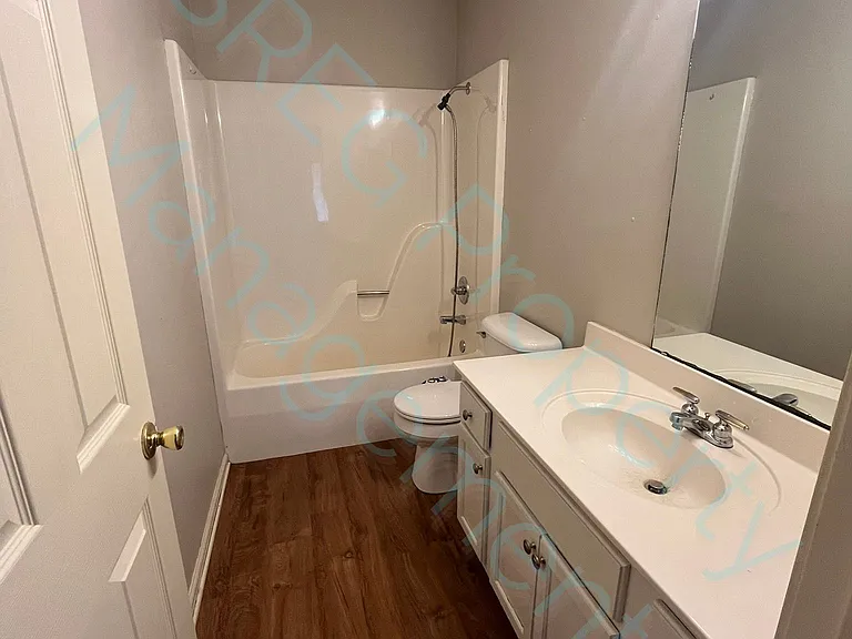 4605 Hawkins Dr — Photo 9