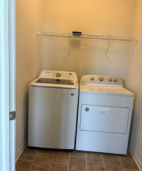 582 Ivyland St — Photo 18