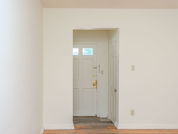 4th image of 810 Sylvan Ave