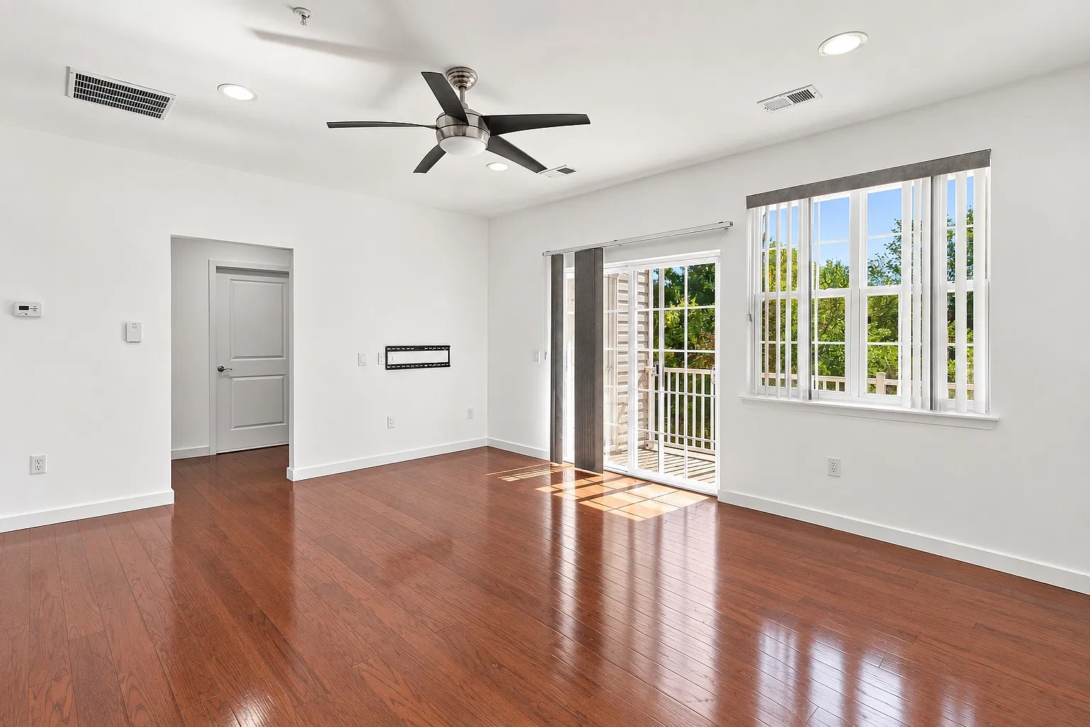 2 bed, 1305 sqft, $2,650 — Photo 3