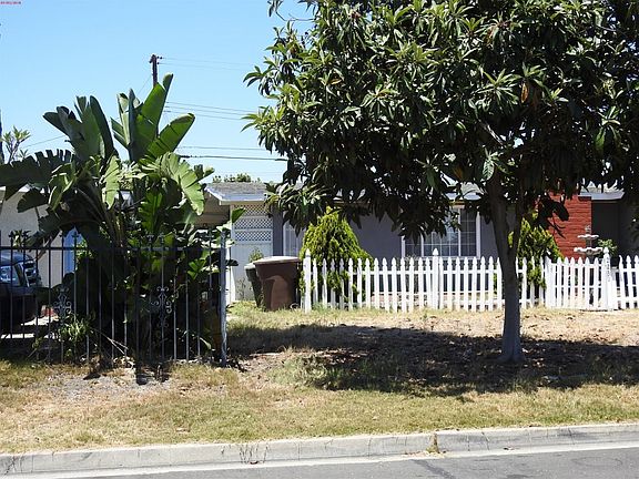 3rd image of 2231 W Midwood Ln