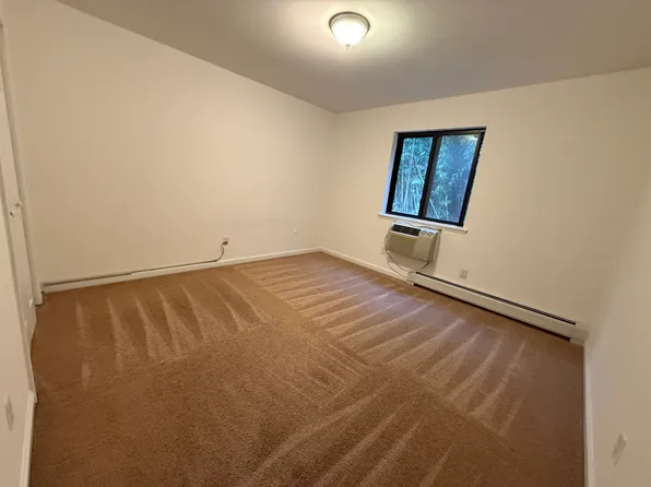 208 Undercliff Avenue image 5 of 9