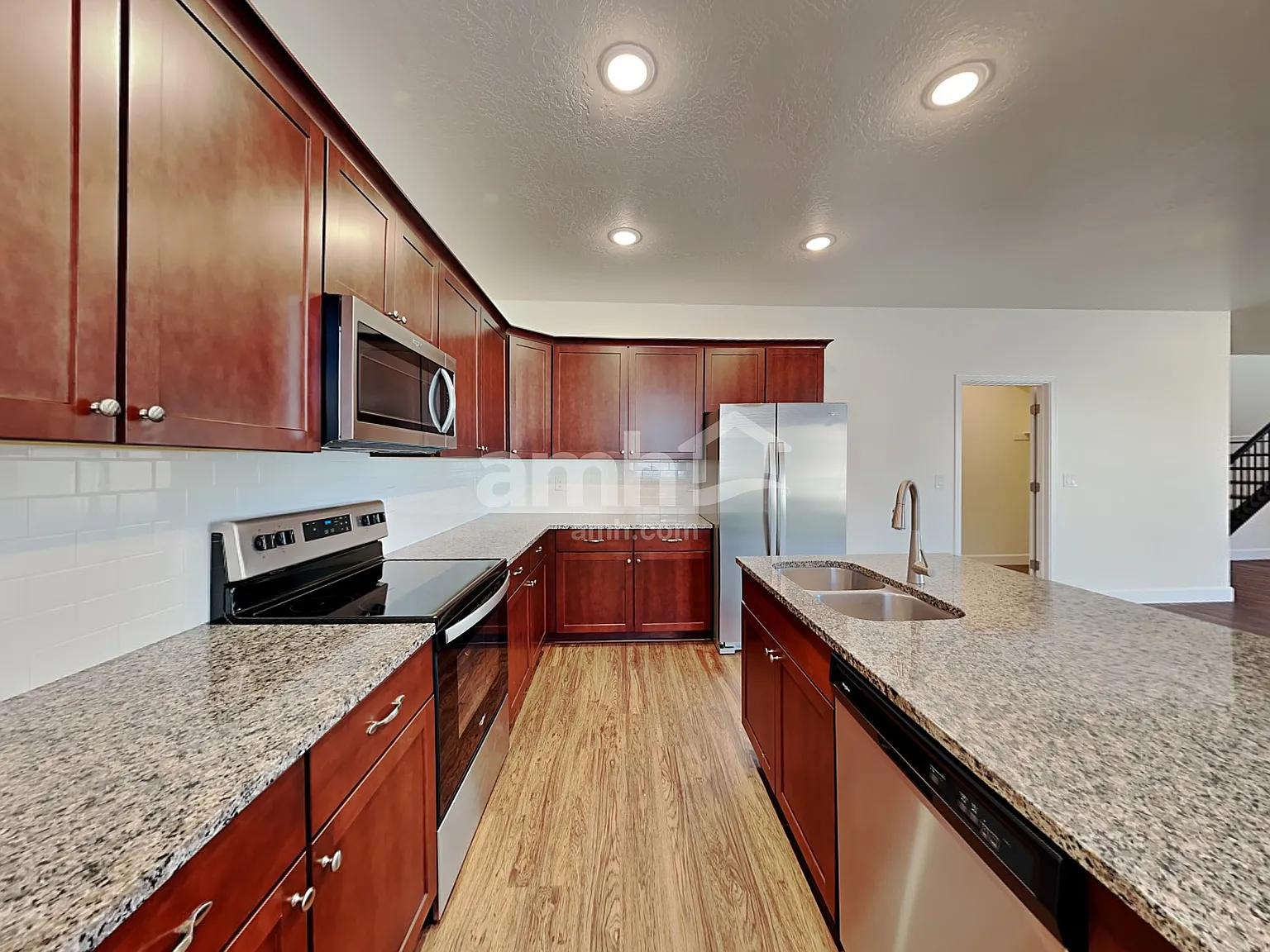 5 bed, 4.5 bath, 2708 sqft, $2,695 — Photo 4