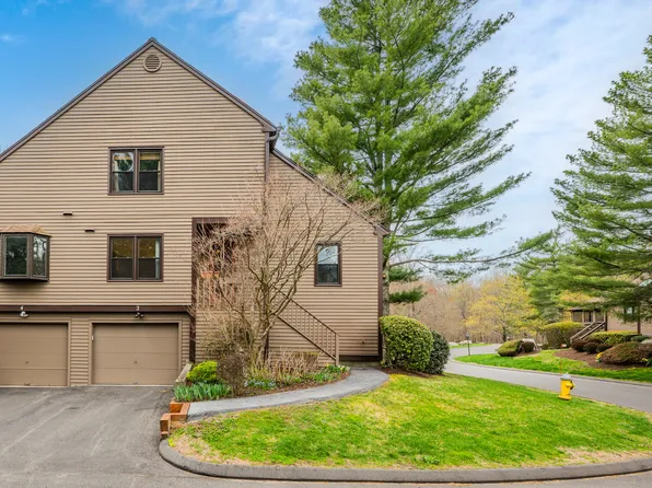 2 Willowbrook Circle #2, Monroe, CT 06468