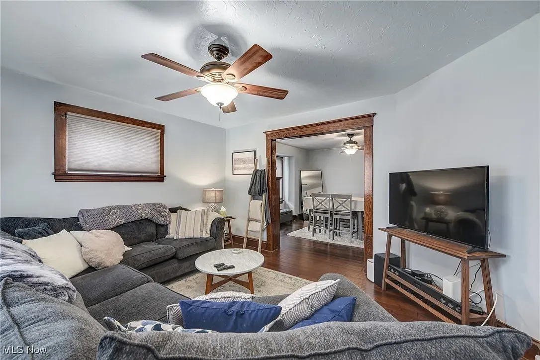 3 bed, 1336 sqft, $2,100 — Photo 4