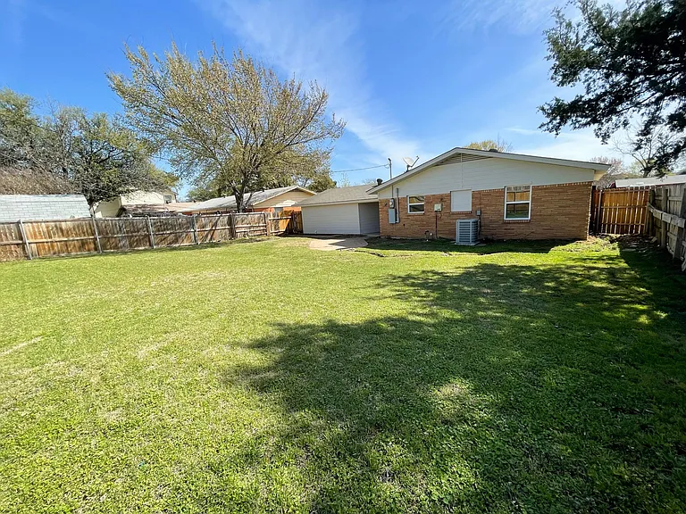 2805 Cornell Cir — Photo 14