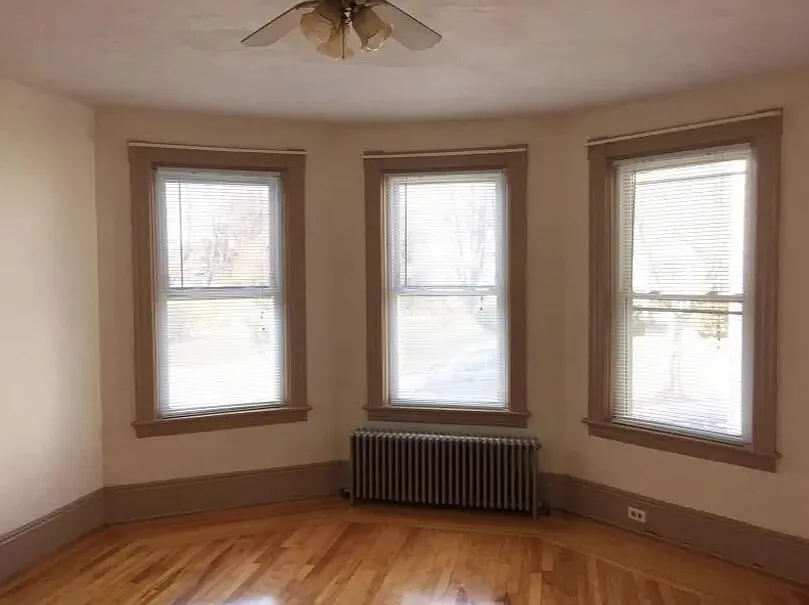 3 bed, 1100 sqft, $2,100 — Photo 4