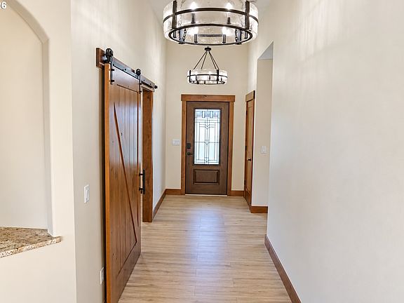 4th image of 894 SW Fieldstone Ct