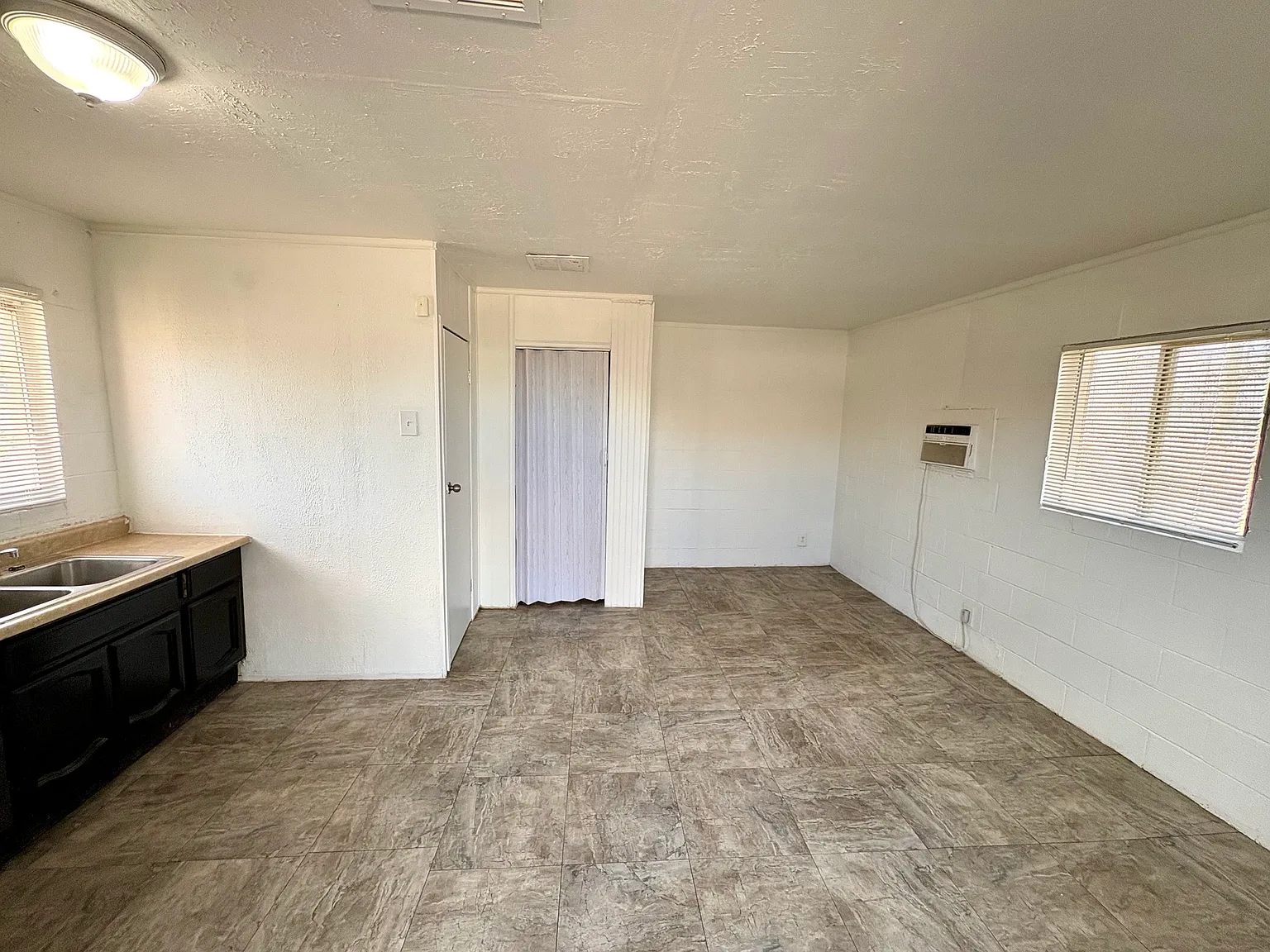 Studio, 324 sqft, $625 — Photo 2