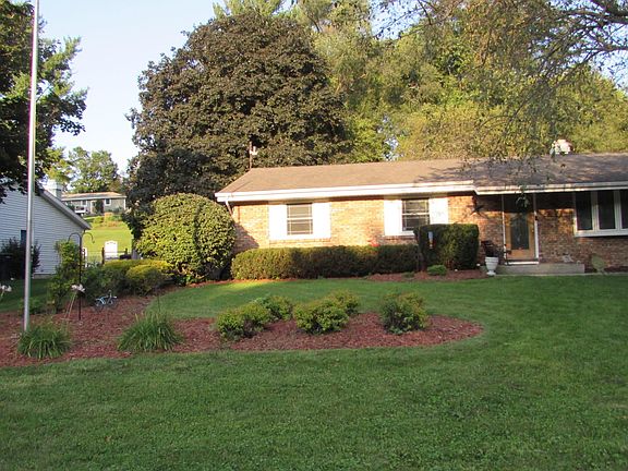 2nd image of 522 Sussex Dr