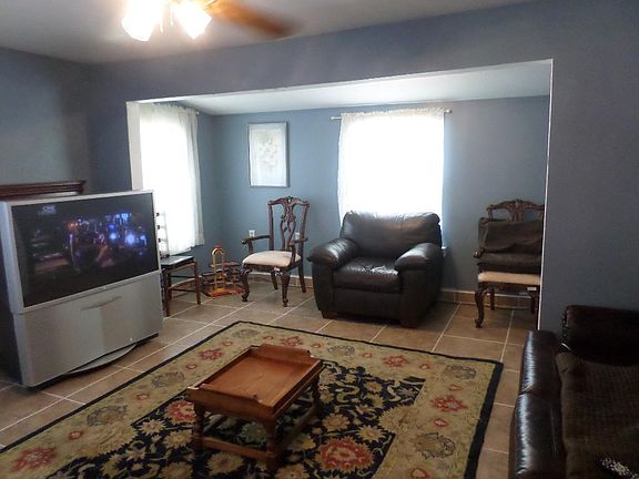 2nd image of 1315 John St