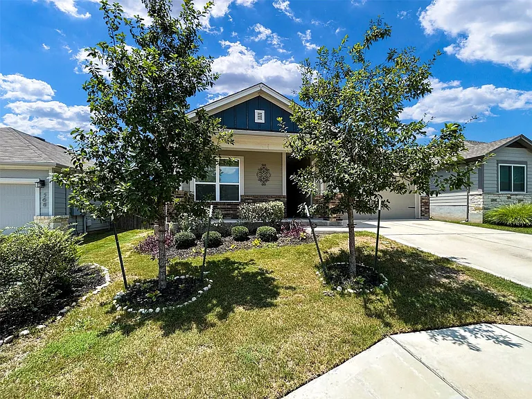 558 Bridgestone Way — Photo 2