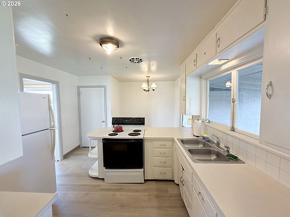 5th image of 725 SW 11th St