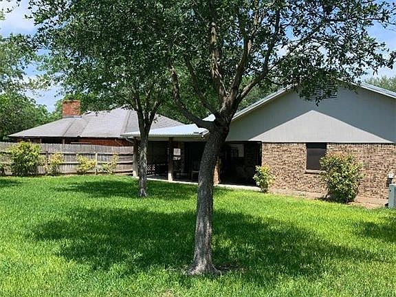 3rd image of 1063 Camellia Ln