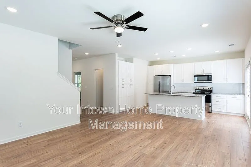 4 bed, 3.0 bath, 1875 sqft, $2,400 — Photo 3