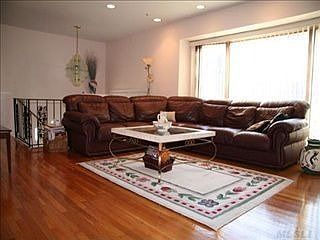 1st image of 33 Melbourne Ln