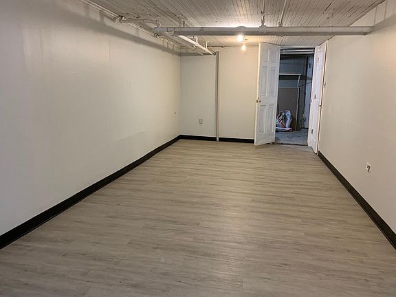 5th image of 2235 W Belmont Ave