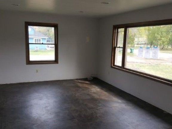 3rd image of 536 W 1st St