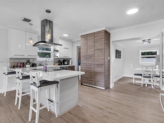 3rd image of 2051 Arcadia Dr