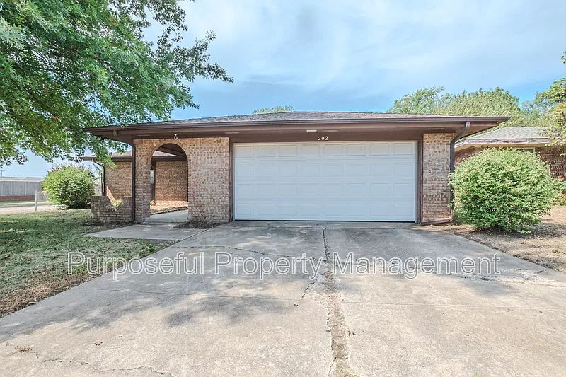 3 bed, 2.0 bath, 1169 sqft, $1,450 — Photo 2