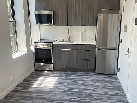 4th image of 411 Grand St APT 3F