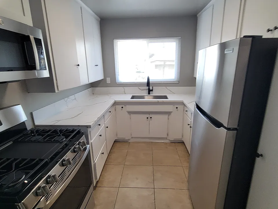 4025 Coco Ave #16