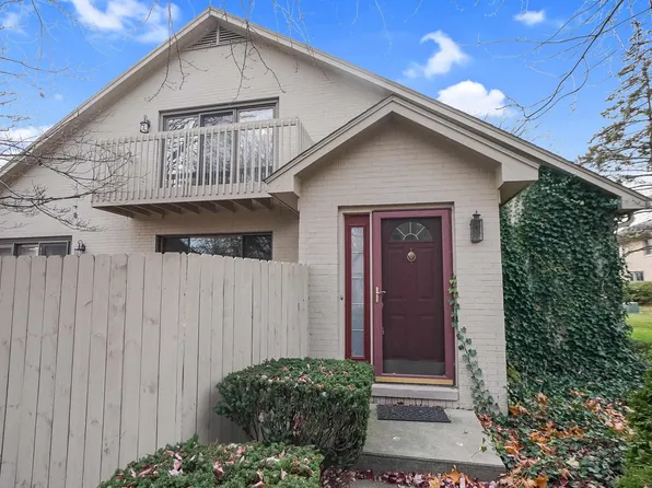 42139 E Edward Dr, Clinton Township, MI 48038