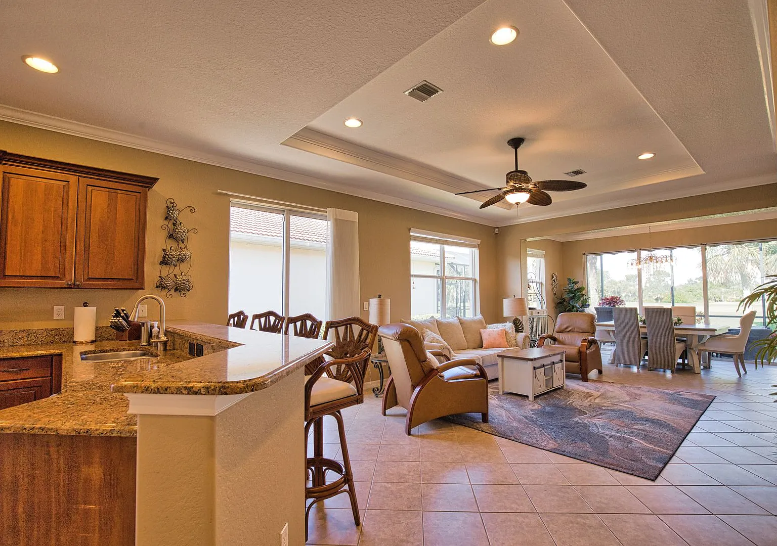 Seasonal Short-Term 2 Bed 2 Bath Single Family Home located in Venetian Golf and River Club! — Photo 4