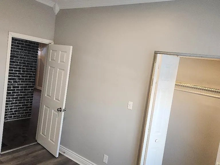 357 S Ogden Ave — Photo 9
