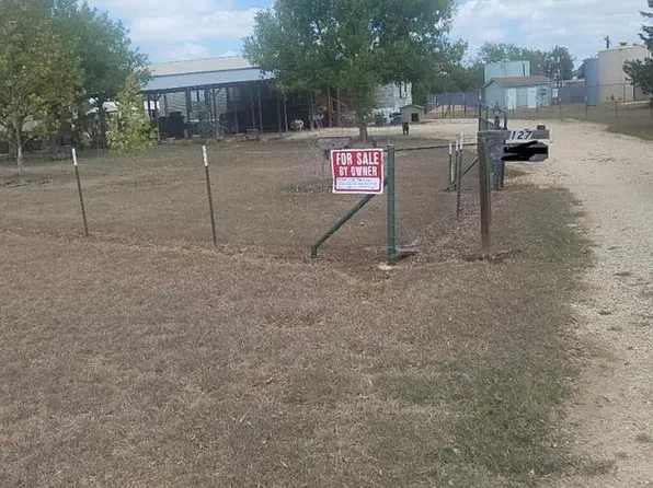 127 Mountain View Dr, Bandera, TX 78003