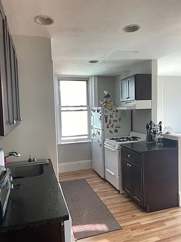 220 Hanover St #15 — Photo 26