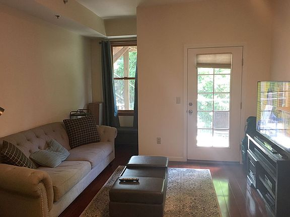 4th image of 447 Pavonia Ave #202