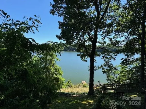 5098 Overlook Dr, Claremont, NC 28610