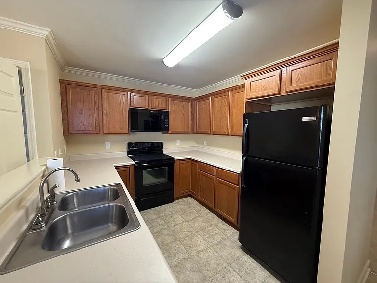 607 Westpark Ct — Photo 5