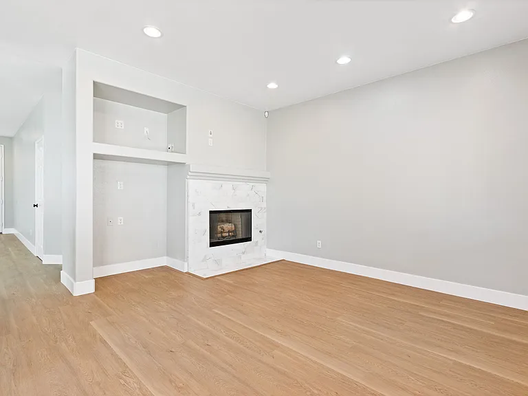 5909 Viking Way — Photo 4