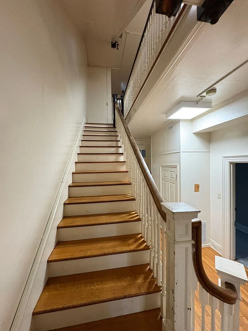 Building Photo - 110 Langhorne Ln #3