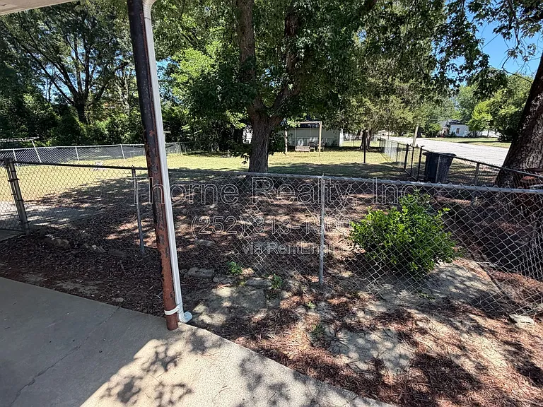 1425 Hargrove St — Photo 18