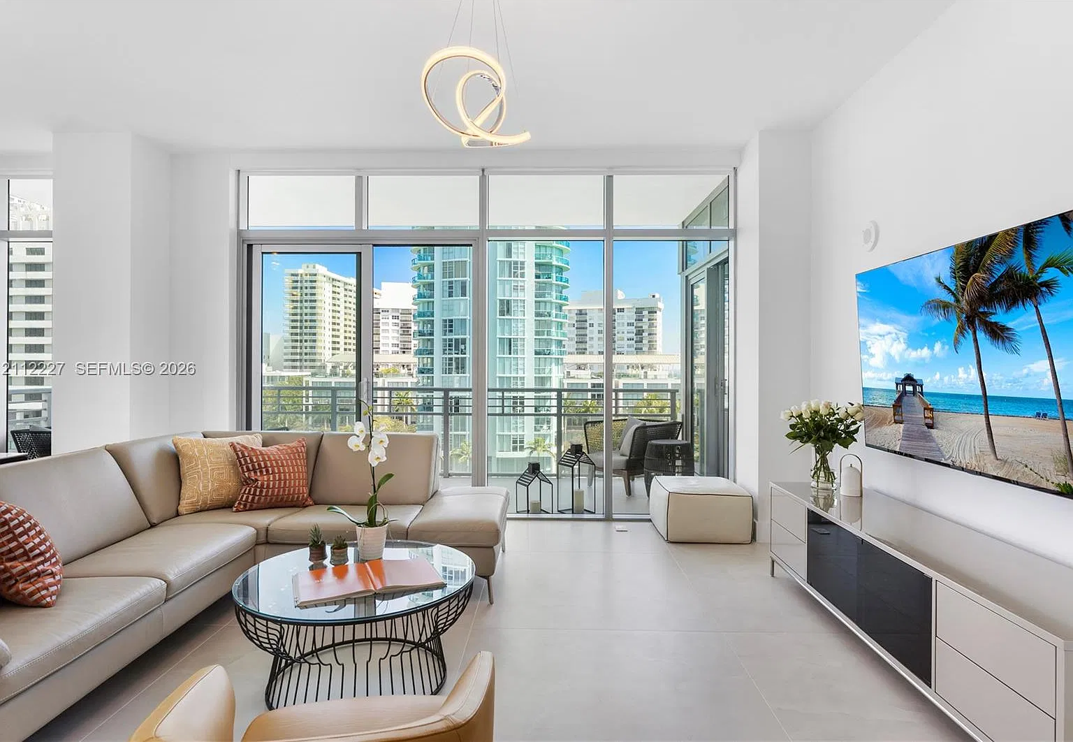 Gorlin At Aqua Condo — Photo 1