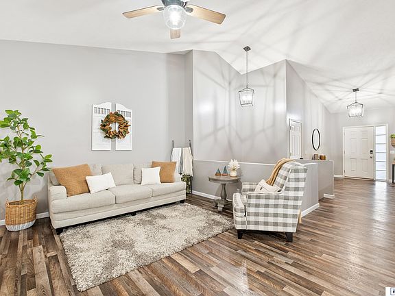 4th image of 2901 Birchwood Dr