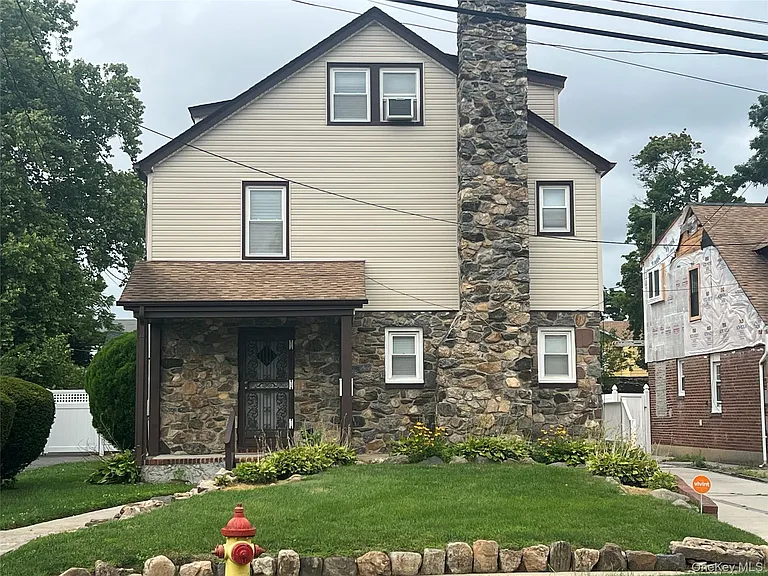 221 Grand Ave — Photo 1