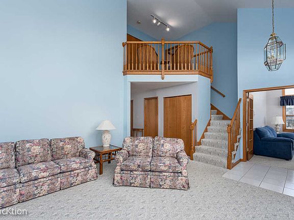 5th image of 15719 Centennial Dr