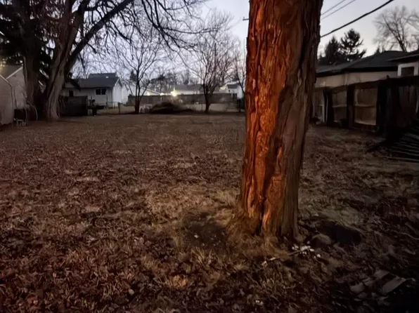 2042 Cloverdale Dr, Monroe, MI 48161