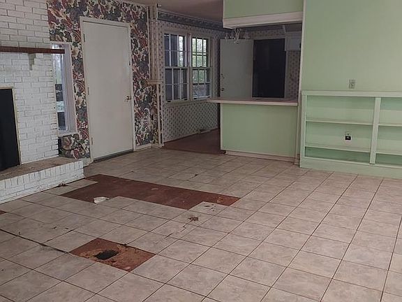 2nd image of 534 Weatherford Rd