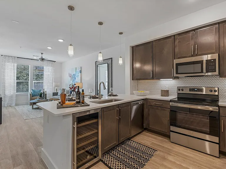 25-10 Crawford St-25