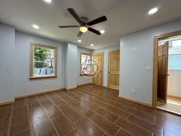 4th image of 450 Quincy Ave #1A