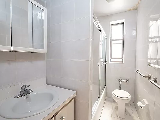 Rented by Contact Realty | media 10