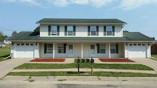 705 Maquoketa Townhome 1/2 Ia 1/2 #1/2 Photo 1 705 Maquoketa Townhome 1/2 Ia 1/2 #1/2 Photo 1