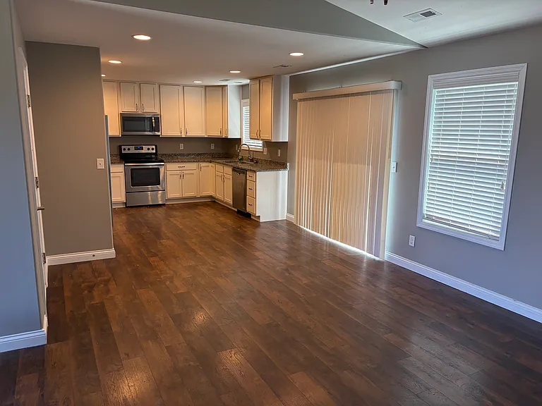483 Honeysuckle Creek Dr — Photo 3